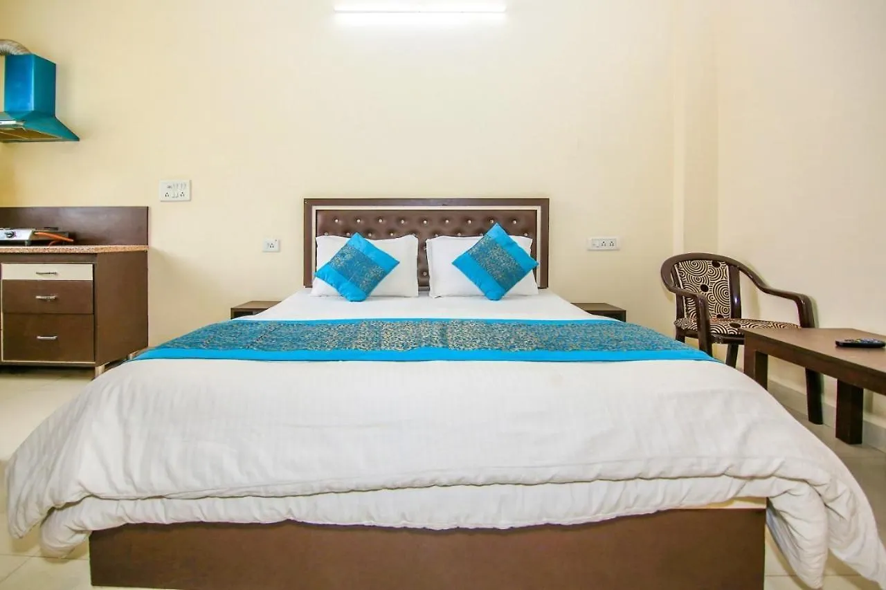Lime Tree Studio Service Apartment Near Fortis Γκουργκάον