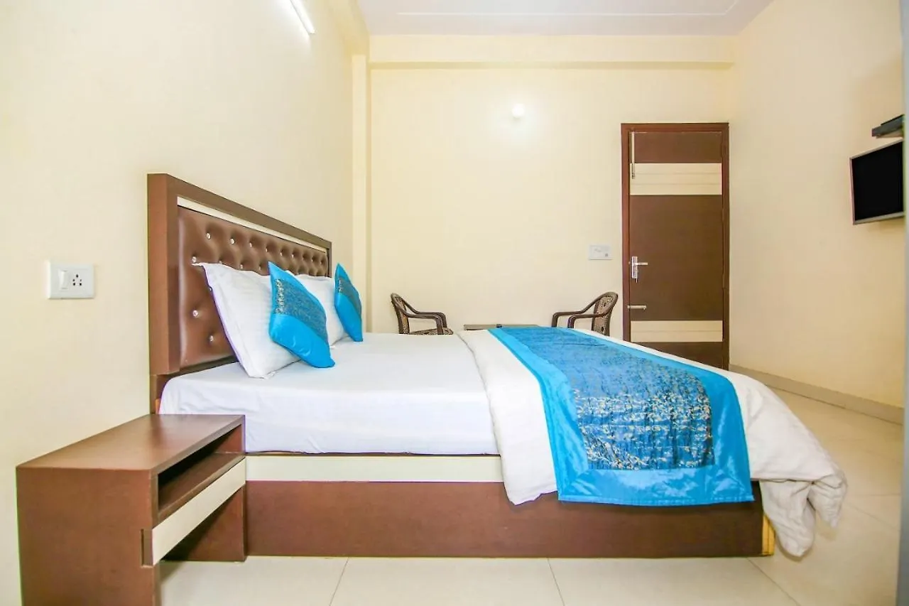 Lime Tree Studio Service Apartment Near Fortis Γκουργκάον