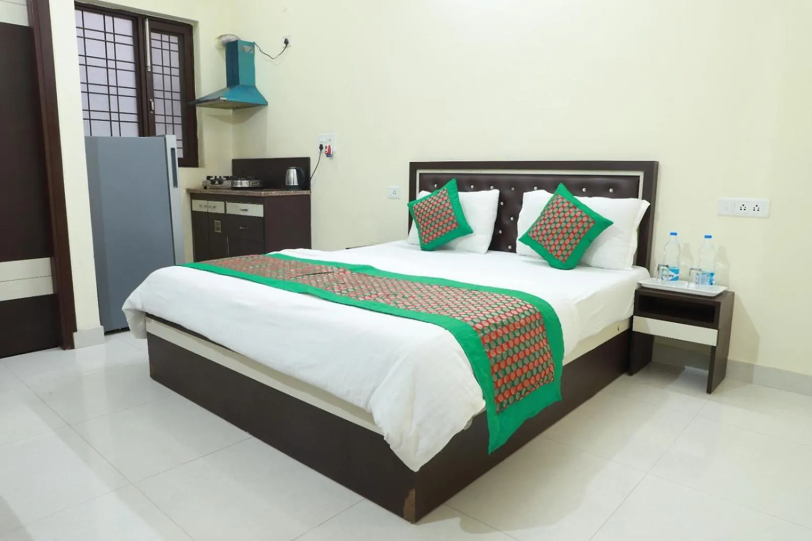Lime Tree Studio Service Apartment Near Fortis Γκουργκάον Ινδία