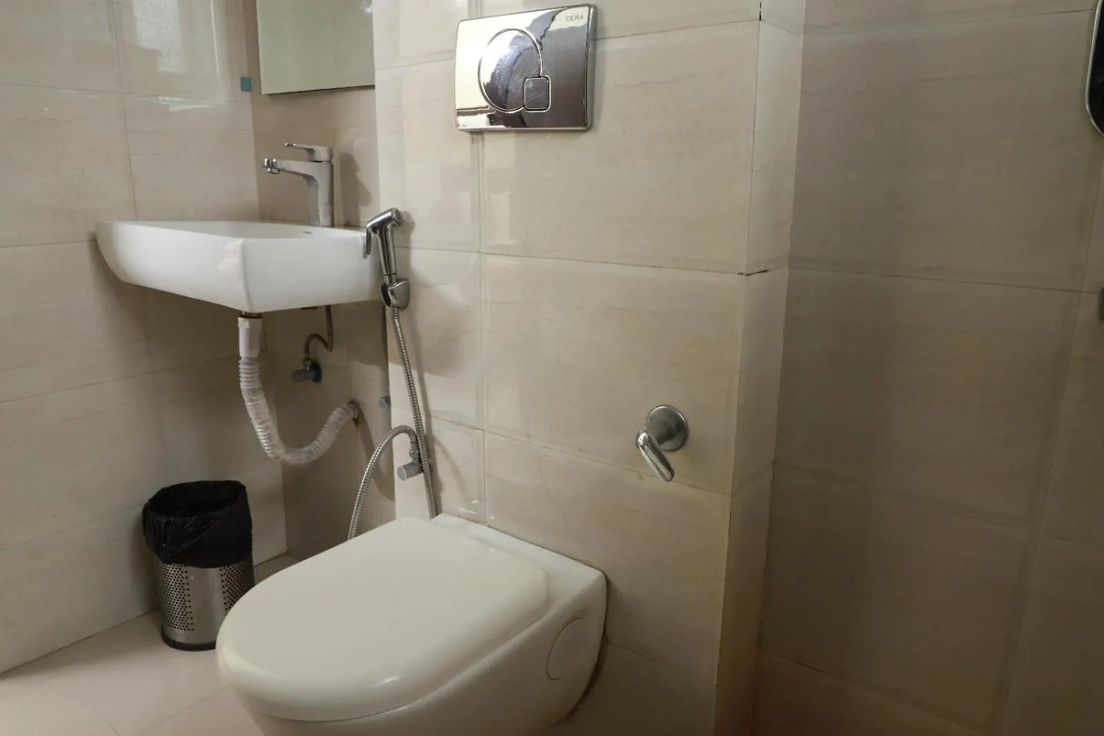 Lime Tree Studio Service Apartment Near Fortis Γκουργκάον 0*,
